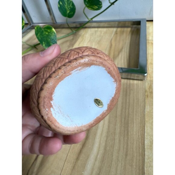 Ceramic Easter bunny basket with lid - Picture 5 of 6